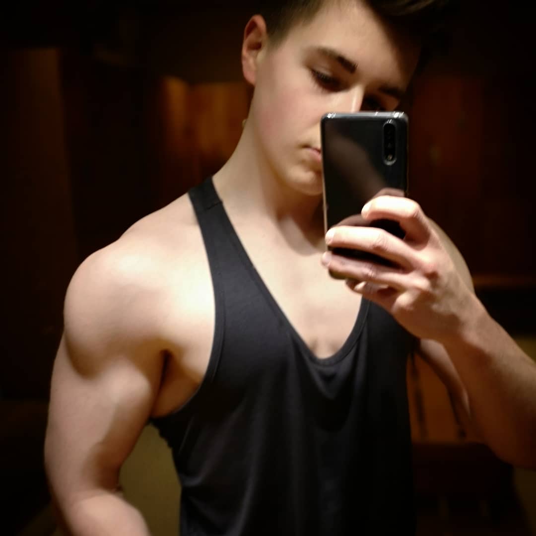 AshUpfront's tweet photo. Did you know that wearing @alphalete stringers increases pump by 30%?
___
#gym #alphalete #musclegain #muscle #lean #leanbulk #fitness #fitnessmotivation #gymmotivation #weightloss #weightlossmotivation #workoutprogramme #workoutmotivation #workouttips #diet #nutrition #healthy https://t.co/hdV0M9YgCb