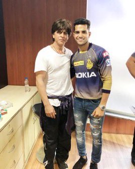 SRKAustria's tweet photo. #ClickPic : Our handsome Shah Rukh Khan at ITC Sonar Kolkata Business Luxus Resort , after #KKRvCSK match 14.04.2019 (2) https://t.co/mlLsQuyMUG