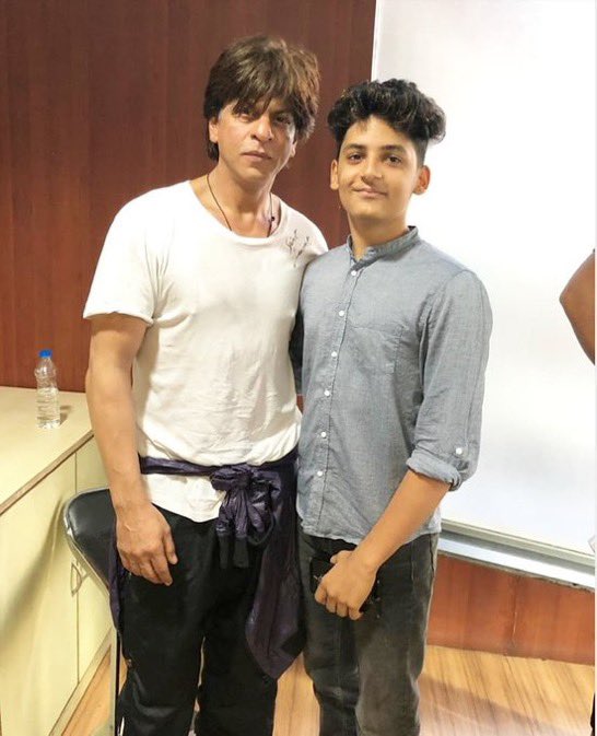 SRKAustria's tweet photo. #ClickPic : Our handsome Shah Rukh Khan at ITC Sonar Kolkata Business Luxus Resort , after #KKRvCSK match 14.04.2019 (2) https://t.co/mlLsQuyMUG