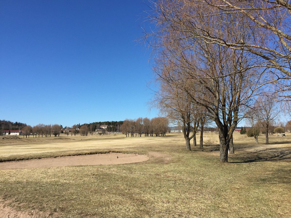 kyliniemi's tweet photo. Eilisen #Naisleijonat -draaman jälkeen mieli paloi jo kesää kohti. Golfkausi avattu #salogolf ’ssa loistosäässä ja -seurassa. Mukava päivä, ja ehkä tuli jo talviterässä pelattua kesän paras kierros. #golf #liikunta #kevät https://t.co/GTfX0PRPYk