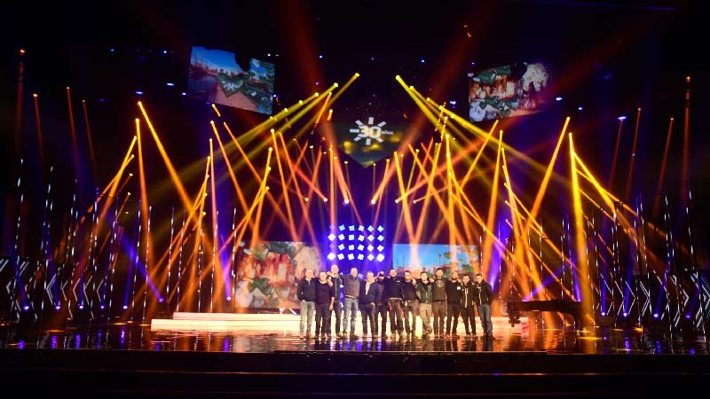 Dimatec_Light's tweet photo. 40 Sharpy et 34 Mythos de @ClayPakyNews lors du gala de commémoration de la chaine de radio et de télévision andalouse CSRTV au Palais des Congrès et des Expositions de Séville. #Claypaky #CSRTV #radio #TV #lighting #lightdesign
LD : José Rojo Cárdenas
Photos : Stonex https://t.co/cQt2j1PVYg