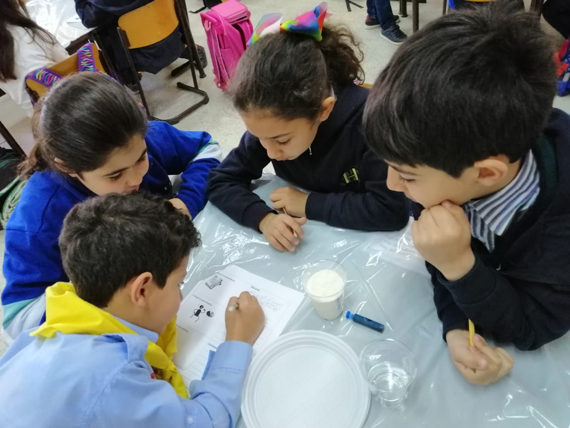 RHHS_Elementary's tweet photo. BE2B learners conducting various experiments #differentiation #scientific_method https://t.co/jJwl3l3RwA