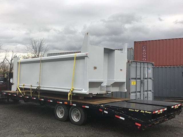 Hale_ATown's tweet photo. Another Brandon Dump Body down the Highway! Thank you, Reid M Mower Excavation! #HaleATown #HaleHasIt #brandonmanufacturing #dumptruck #dumpbody #dumptrucklife #dumptruck_nation #hardox #trailers #lowboytrailer #xlspecialized #heavyhaul #trucks #trucking #longhaultrucker #… https://t.co/zgaFeLE30c