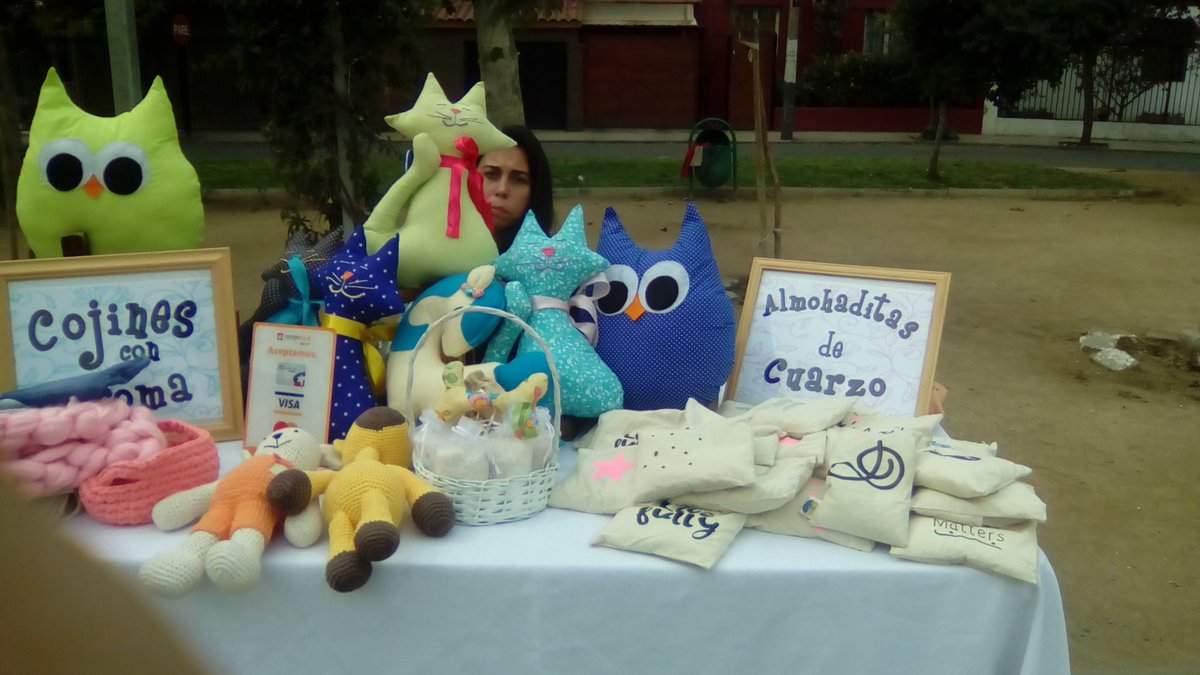 Gotasderocio4's tweet photo. Excelente fin de semana #FeriadeunCuantohay
En #PlazaFerminVivaceta
de Pulgas y Mnualidades
@CarolaRivero 
@MarcoSa86999777 
Vecinas de #ArtesanosUnion
#PlazaFidelMuñoz
#JARios
#Titanic
Autogestión de espacios públicos.  Buena acogida de vecinos.
Gran logro. https://t.co/qiyC3E0FcL