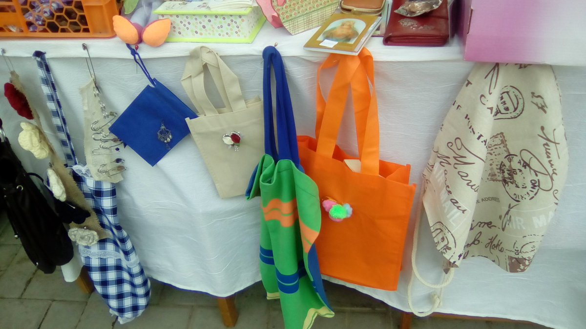 Gotasderocio4's tweet photo. Excelente fin de semana #FeriadeunCuantohay
En #PlazaFerminVivaceta
de Pulgas y Mnualidades
@CarolaRivero 
@MarcoSa86999777 
Vecinas de #ArtesanosUnion
#PlazaFidelMuñoz
#JARios
#Titanic
Autogestión de espacios públicos.  Buena acogida de vecinos.
Gran logro. https://t.co/qiyC3E0FcL