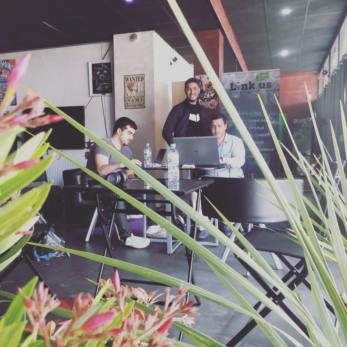 singesbleus's tweet photo. @JoobeezOffciel ça bosse au Link Us Bar ! https://t.co/fJfQkqsNoe