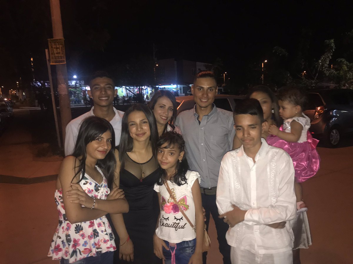 AnyerGarcia12's tweet photo. EN FAMILIA https://t.co/Se1SG9qwPO