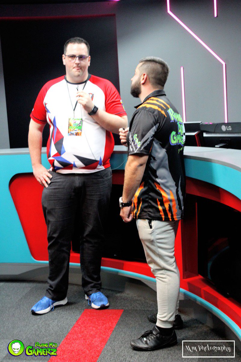MMPhoto19016182's tweet photo. Enjoying the @RavingMadGamerz siege tourney the team of @AoV_esports @numetrogaming
With team captain H3lls Assassin being interviewed by celeb caster #sklarrie 
#beravingmadaboutgaming https://t.co/FVOTszfdRz