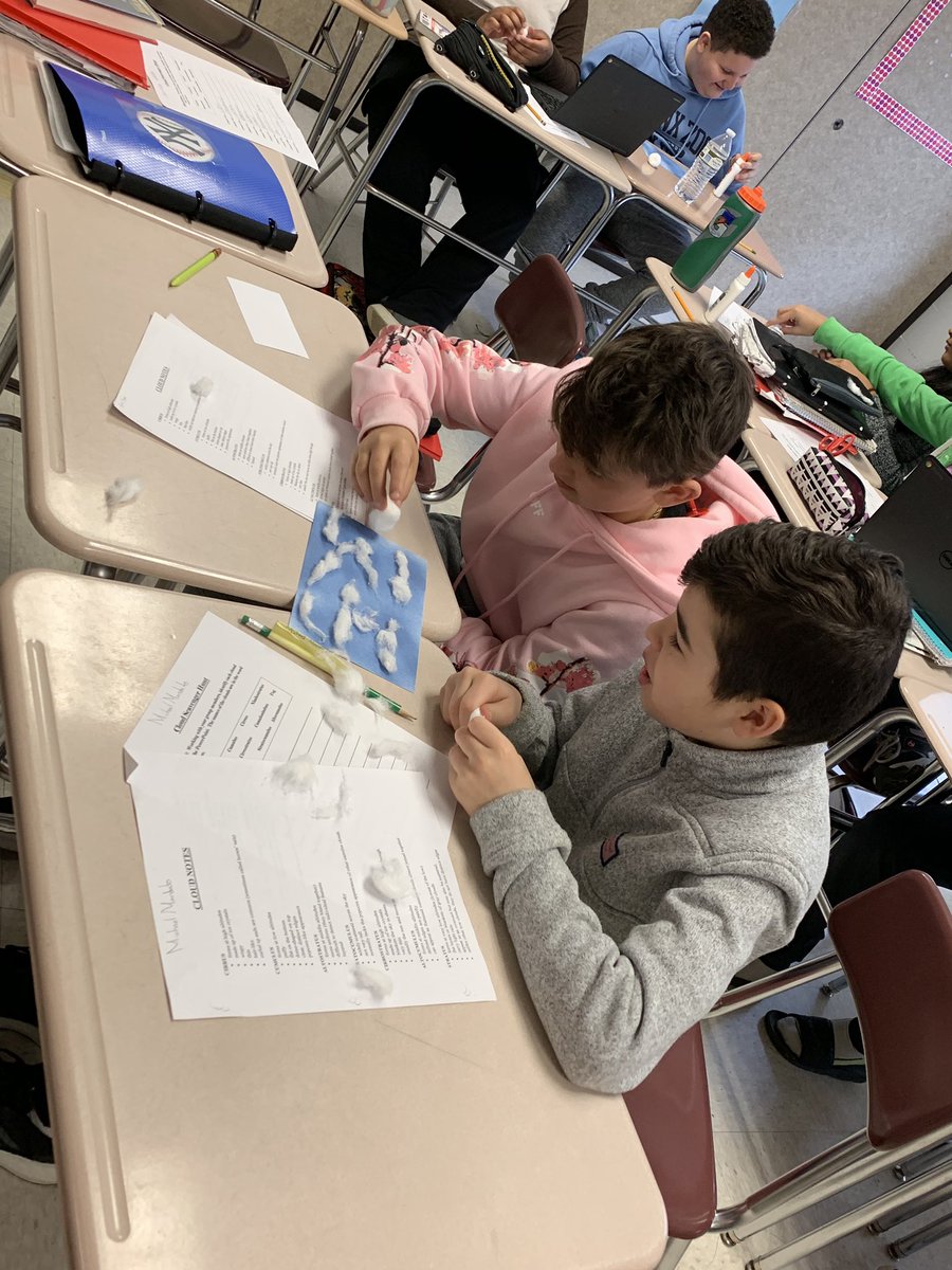 MrsMillerS6F's tweet photo. Students learning about different types of clouds. #fmslearns https://t.co/7NkZoRNTMG