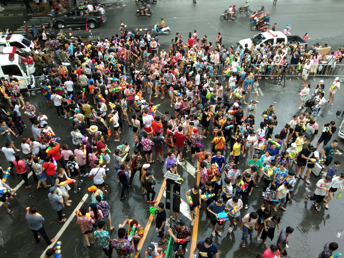 Sage862's tweet photo. This crowd makes me demophobic.😬
#SongkranFestival2019 
#Thainewyear 
#silomroad 
#Bangkok https://t.co/X9Z7uUPfJS