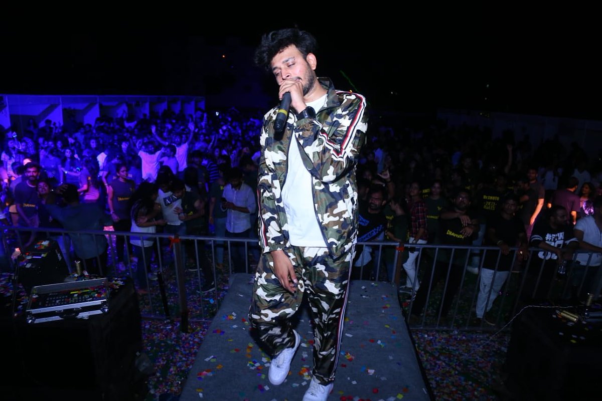 I'm the captain of the ship. What music 🎷you'd like me to serve?