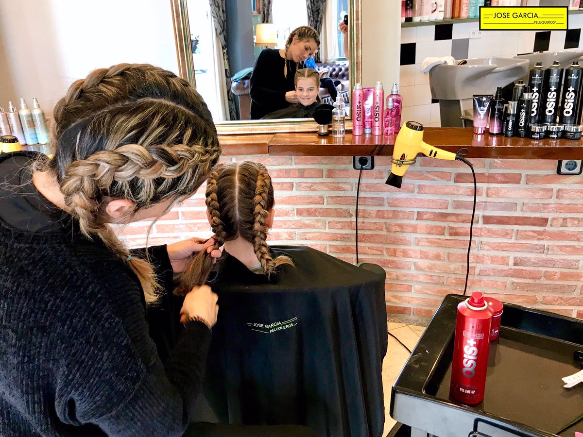 JoseGarciaPelu's tweet photo. En cierto modo los clientes y nosotros nos perecemos y eso, ¡¡NOS ENCANTAAA!!
🤗💛🤗
#JoseGarciaPELUQUEROS #PAMPLONA #orgullodeequipo #somosPELUQUEROS
#Navarra #Irurtzun #Trenza #Trenzas #PeinadoTrenzado #SchwarzkopfProSpain #Osis #Peluquería #SessionLabel #OsisSoftGlam https://t.co/J42k641Dok
