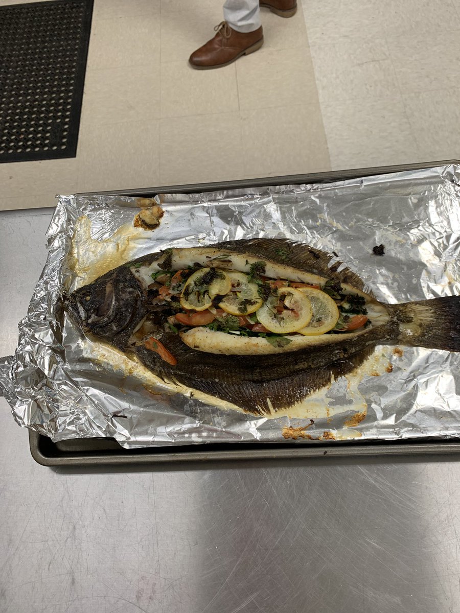 foodiemama12's tweet image. Rodney Roden @saltwater_markets is here today talking to our students about Sustainability, fishmongering, and knife skills! Do what you love! @HHHScte @GCSCTE @HHblueandwhite #fishmonger #chefinstructor #fish #seafood #knifeskills