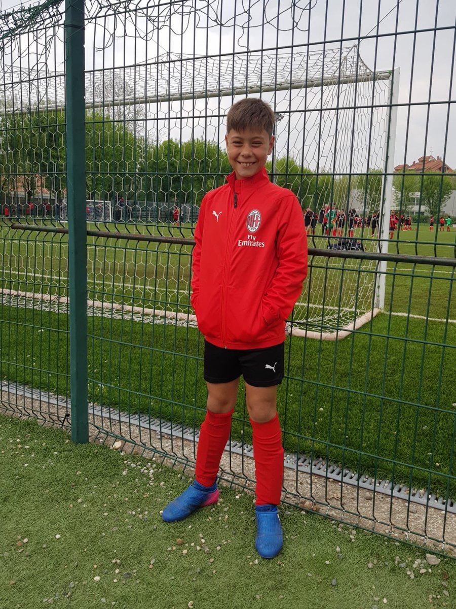 CanteraSFCD's tweet photo. Hey! @SanFernando_CD sabías que nuestro 🦁 Angel, del #AlevinB de #CanteraAzulina está en él campus del @acmilanbr , y lleva por bandera nuestros colores?? https://t.co/xT1RQqHP9f
