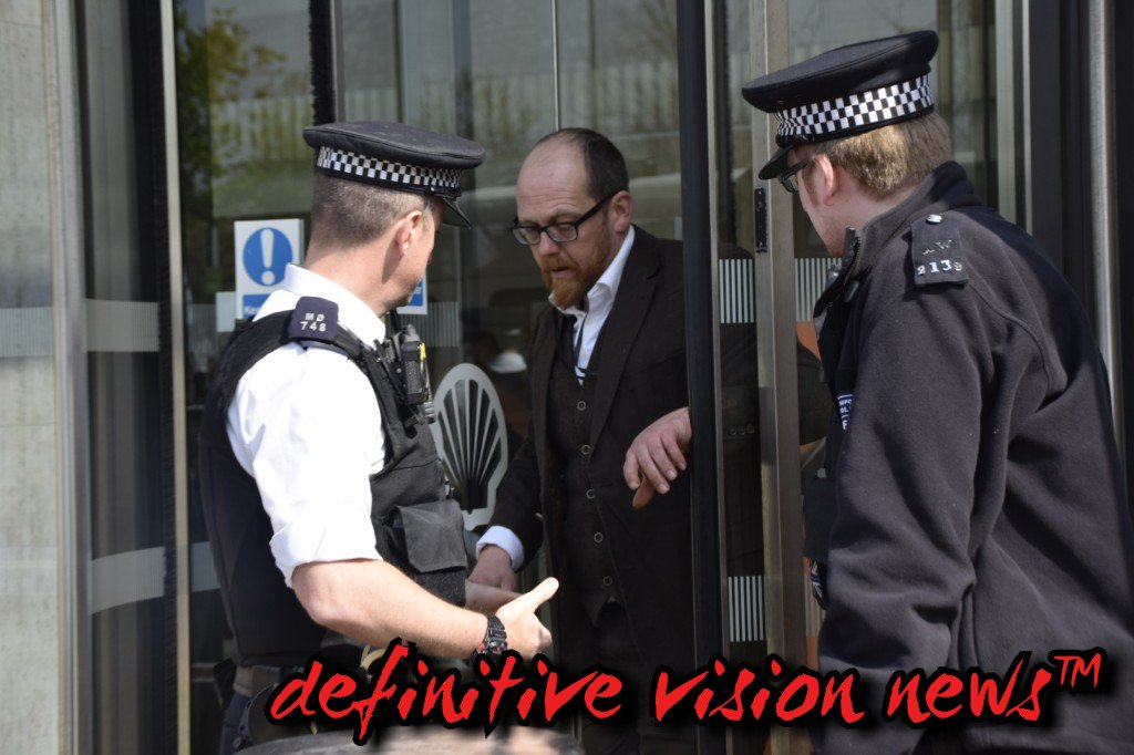 solidveil's tweet photo. An, Activist who was arrested, after gluing himself to the revolving doors at the Shell Building, in Lambeth part of Extinction Rebellion.
@ExtinctionR @SkyNews @BBCLondonNews #ShellPetrolum #shellbuilding #Environmentalprotesters #EcologicalEmergency https://t.co/PimEh29yqL
