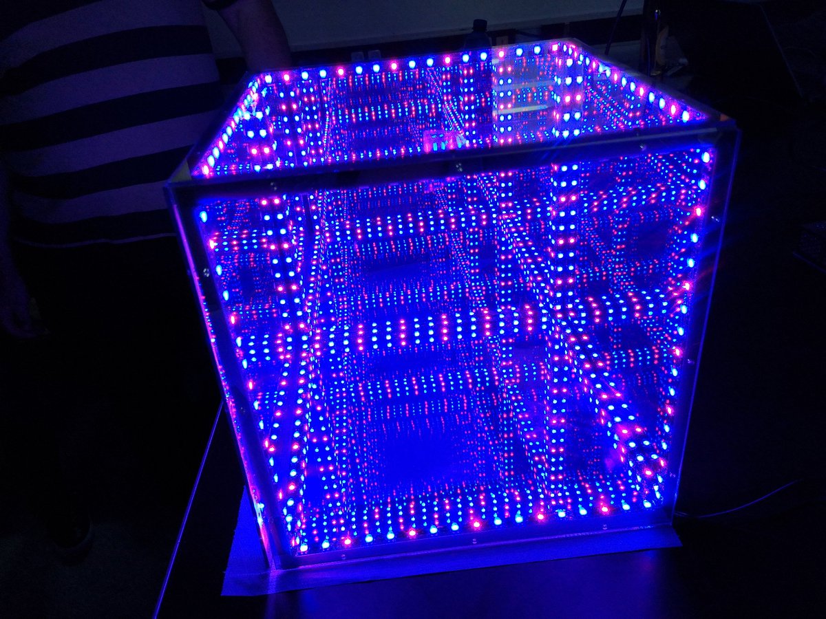 erster Versuch :) #LEDice by <a href="/FabLabMuc/">FabLab München e.V.</a>  #led #infinity #hyper #megacool