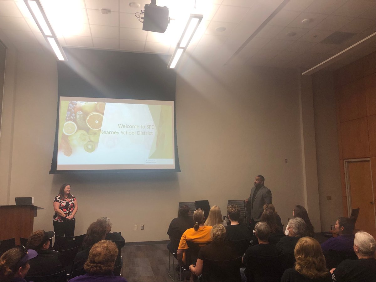 Southwest Foodservice Excellence meeting with KSD staff for the first time! ⁦@Kearneysup⁩ ⁦<a href="/KearneyMOEdu/">Kearney School District</a>⁩