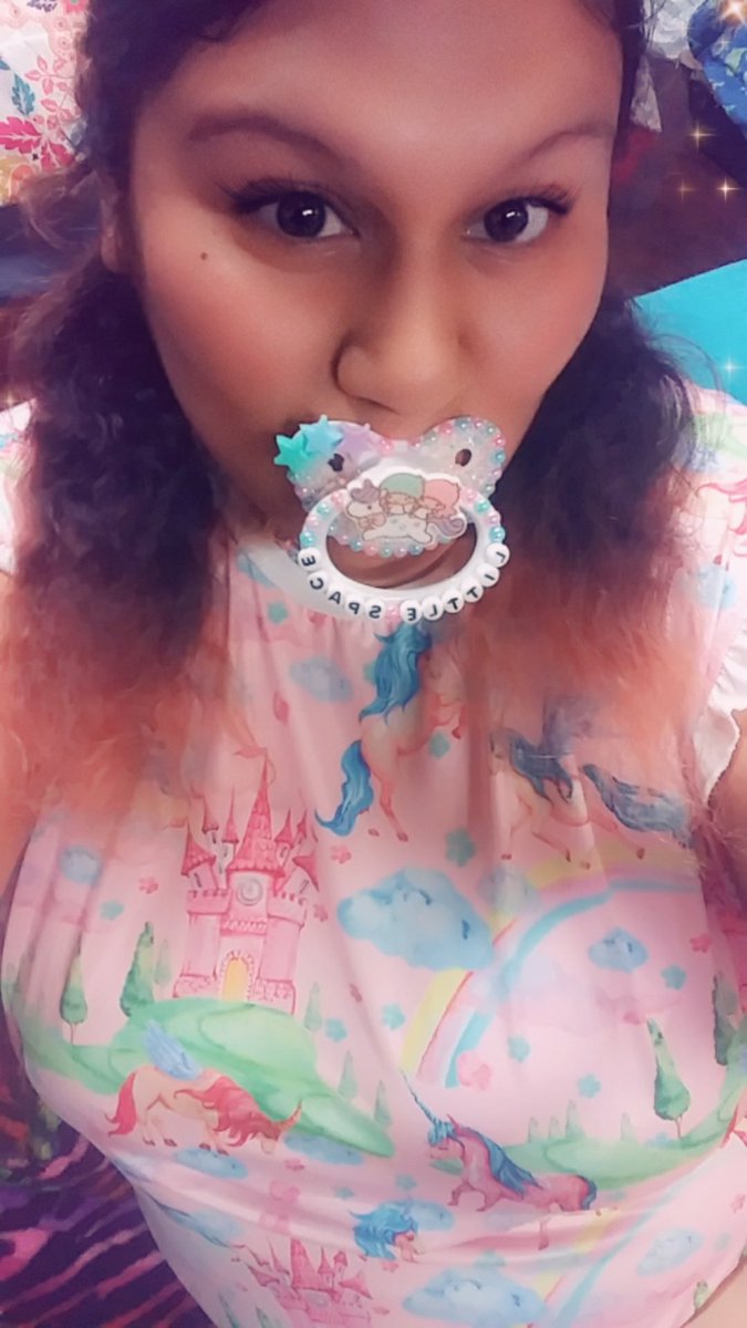 Precious_bunny_'s tweet photo. Me in my new milk silk onesies from littles in lace ππππ
#ddlg #abdl #abdlonesie #paciprincess https://t.co/X6Rtn6XnOE