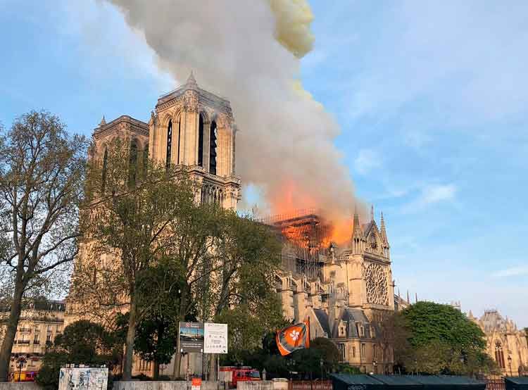 fireengineering's tweet photo. Photos from catastrophic Notre-Dame cathedral #fire in #Paris #France https://t.co/B4VnN3hlpX #NotreDame https://t.co/1MU8Pe728U