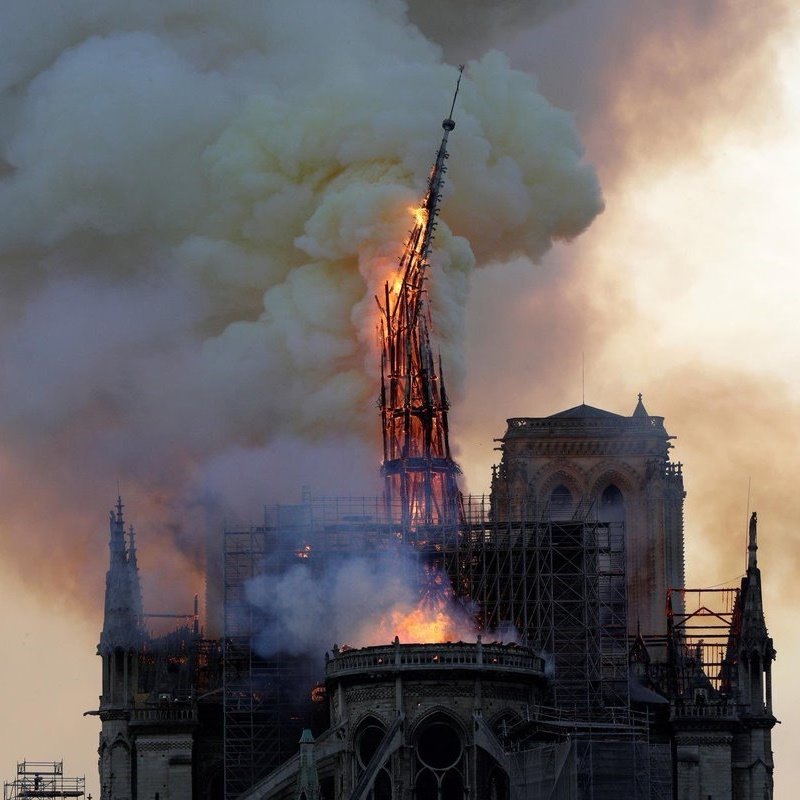 DOBrienFrance_'s tweet photo. J'ai plus les mots.
856 ans d'histoire.
856 ans qu'elle reste debout.
Ce soir, Notre-Dame est entrain de périr à petit feu.
Je n'ai plus les mots, juste des larmes. #NotreDame https://t.co/SOMMH1Wg3Y