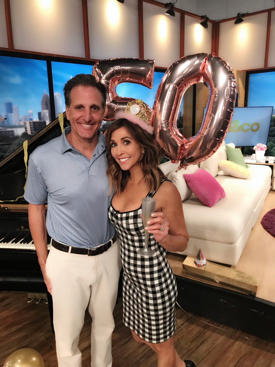 atlandco's tweet image. Now THAT was a Fabulous 50th! 👑🎉
Watch our kickoff to @cdpullara's birthday show: on.11alive.com/2IlAjIQ
Donate to our fundraising goal for @LLSusa here: bit.ly/2I3Q9XR
