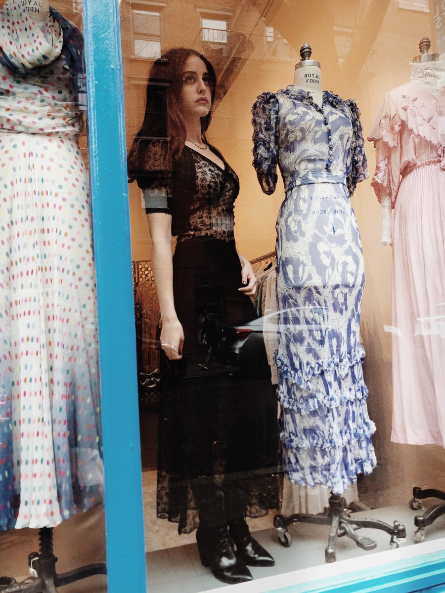 parasolpopup's tweet photo. Parasol here with your Monday dose of the incredible @jillstuartvintage  
Pop-Up at our 171 Elizabeth St. location! Stop by to shop this collection of rare vintage finds until the 28th. Open from 11AM - 7PM daily. 🎀 #ParasolProjects #PopUp #NYC #Nolita #Soho #Vintage #JillStuart https://t.co/QkKIC0aNm3