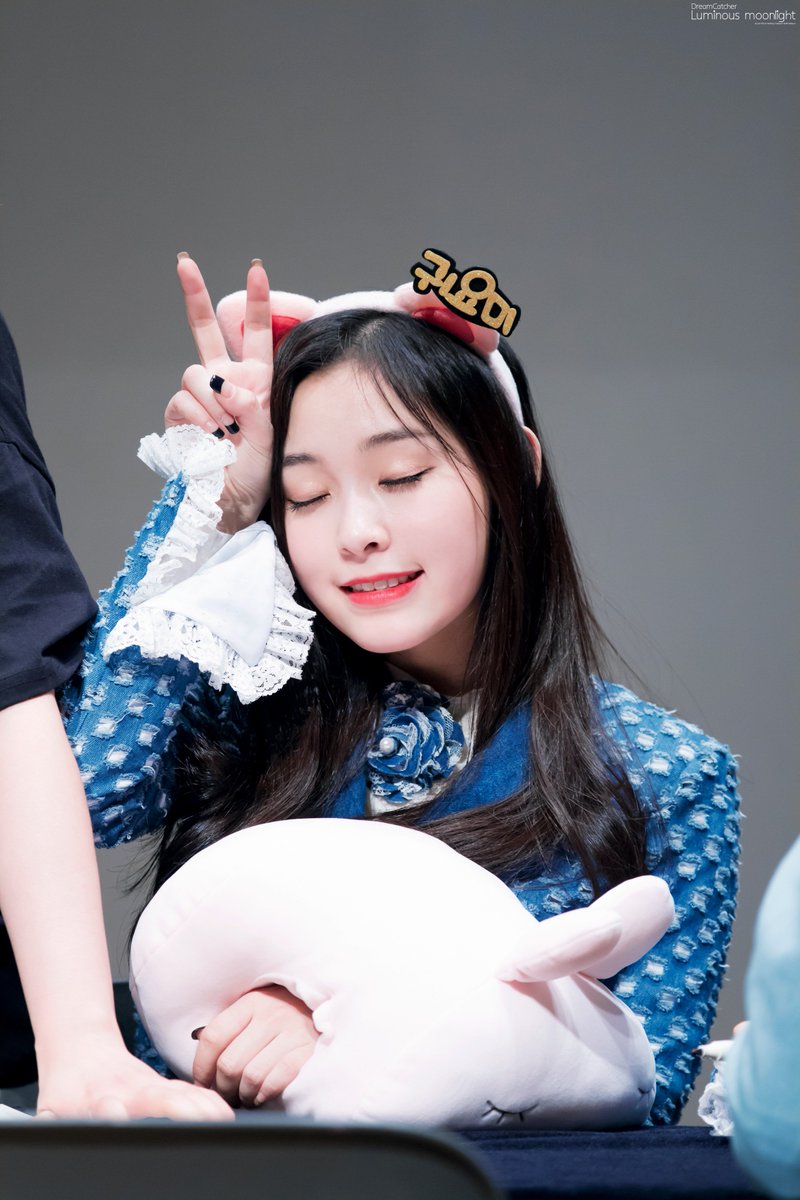 LM_TwoHyeoni's tweet photo. 170416 드림캐쳐 수원 팬싸인회 가현
#드림캐쳐 #Dreamcatcher 
#가현 #GAHYEON 
@hf_dreamcatcher 

2년전 오늘.... https://t.co/94A4mmG6fd