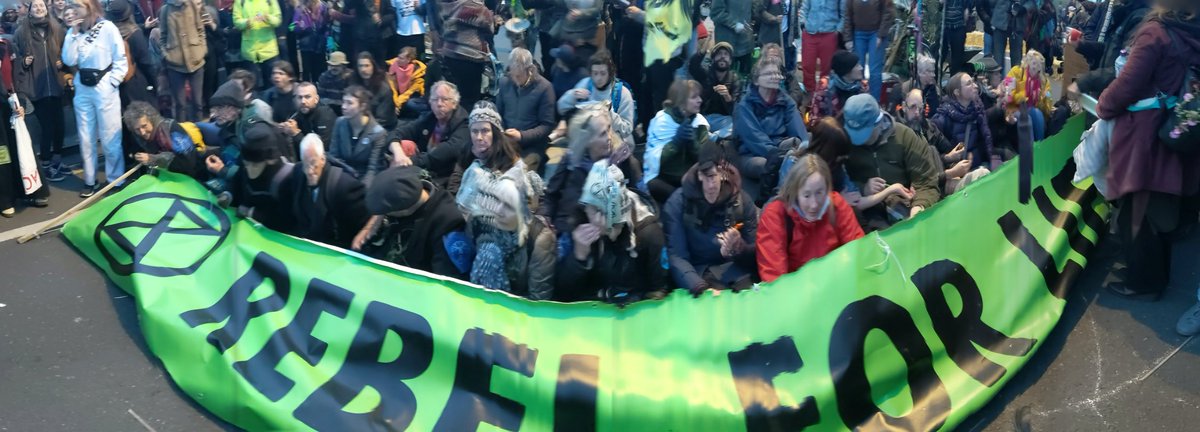 XRLondon's tweet photo. This is London's frontline in the climate and ecological emergency... People queueing up to be arrested on Waterloo bridge. Non-violent direct action at its most powerful and beautiful. This is the right side of history. #ExtinctionRebellion #RebelForLife https://t.co/Y3niMhj1Dv