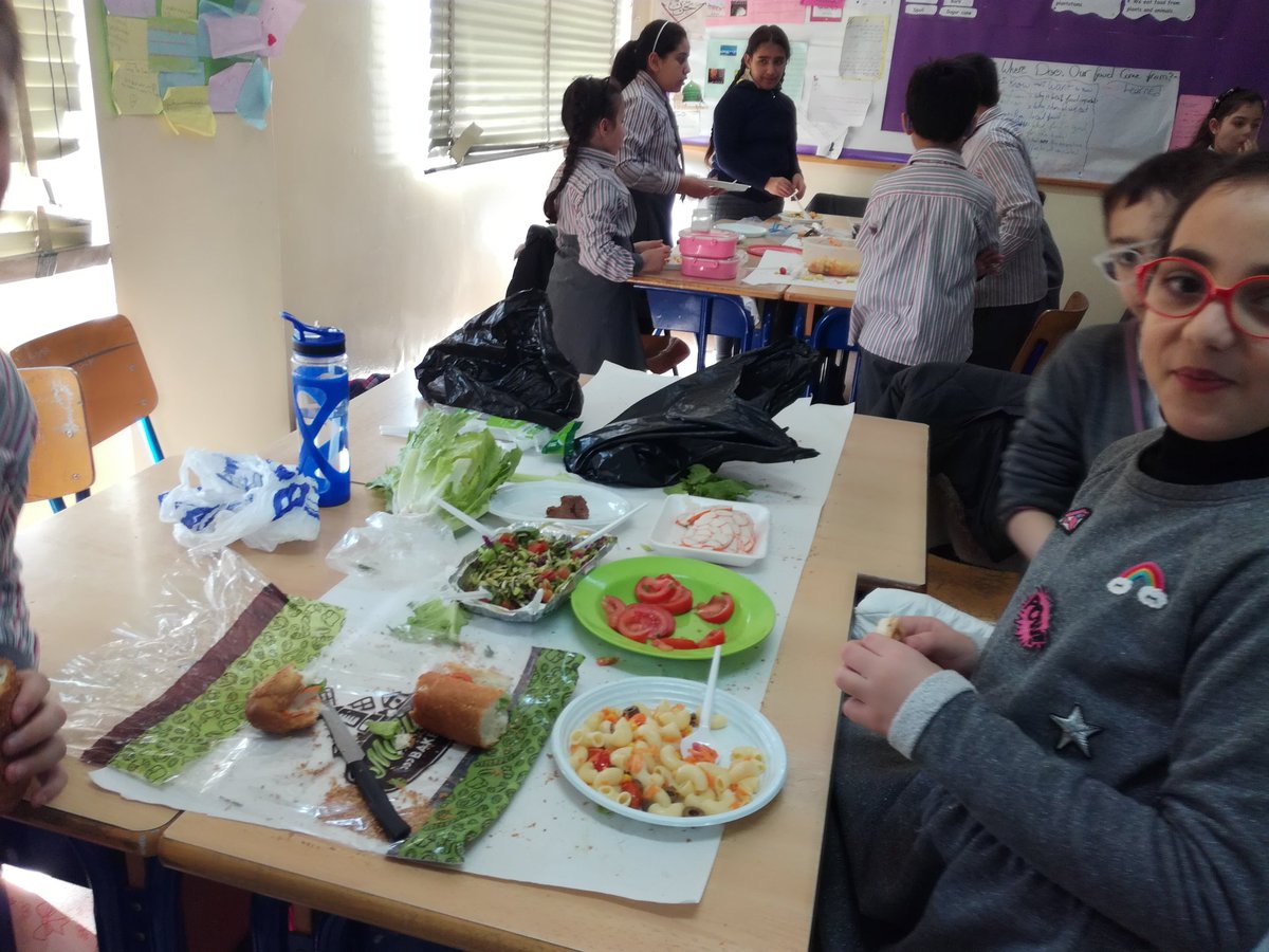 HossariSawsan's tweet photo. Grade 4 learners prepared different kinds of food explaining the way of doing each one. #yummyfood #Performance_Task @MakAishaSchool https://t.co/0SOLgU6L6t