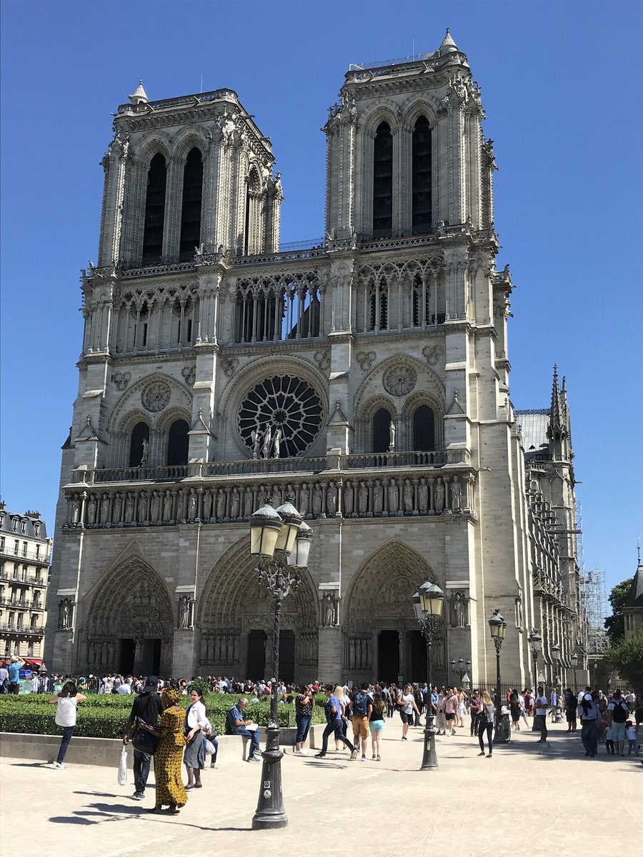 MarcLOMBARD's tweet photo. Notre-Dame de Paris renaîtra,sa flèche se redressera ! 

Ce soir,notre France est bouleversée devant le spectacle auquel nous assistons tous impuissants et profondément tristes. 

Ce soir,j’ai une pensée pour Victor HUGO,Napoléon Ier...une pensée pour tous les amoureux de Paris. https://t.co/Pg6dBx3vJN