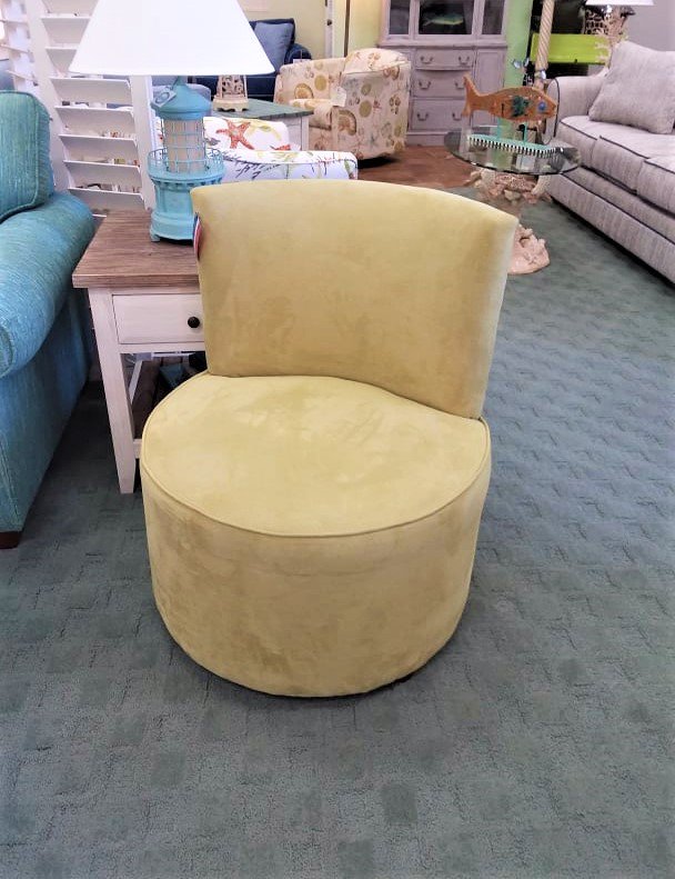AndPelicans's tweet photo. Deck out your place with these ultra cozy chairs from Pelicans and Flamingos. 

#accentchair #chairsgalore #extraseating https://t.co/MOq5fAxAHU