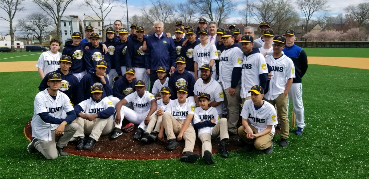 Joe_D_EssexExec's tweet photo. Today’s ribbon cutting for The baseball field at Essex County West Side Park was just in time for Payne Tech to face Belleville HS! The athletes are very happy to be playing on this field for home games! #EssexCountyParks #WestSidePark #PayneTech #EssexCountySchoolsOfTechnology https://t.co/OvfKWtx65T