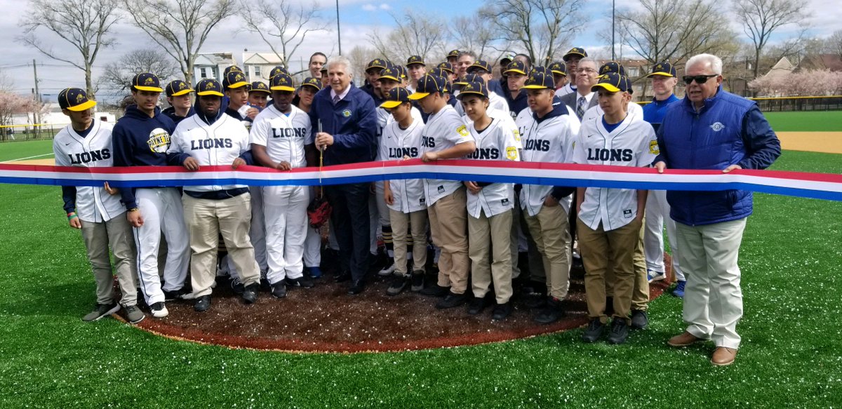 Joe_D_EssexExec's tweet photo. Today’s ribbon cutting for The baseball field at Essex County West Side Park was just in time for Payne Tech to face Belleville HS! The athletes are very happy to be playing on this field for home games! #EssexCountyParks #WestSidePark #PayneTech #EssexCountySchoolsOfTechnology https://t.co/OvfKWtx65T