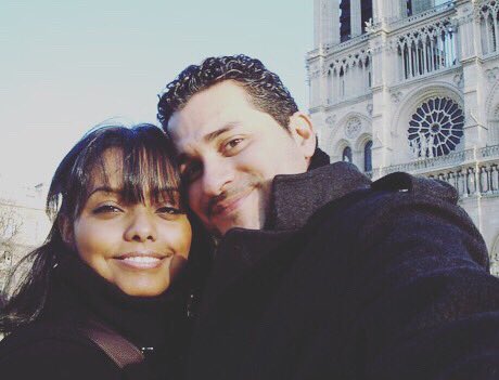 Davinaboulineau's tweet photo. Une grande emotion et une immense tristesse de voir partir en fumée Notre-Dame De Paris en France! It breaks my heart! #Parismaville #parismonenfance #800yearsofhistory 😞 https://t.co/wUz41YzqWv