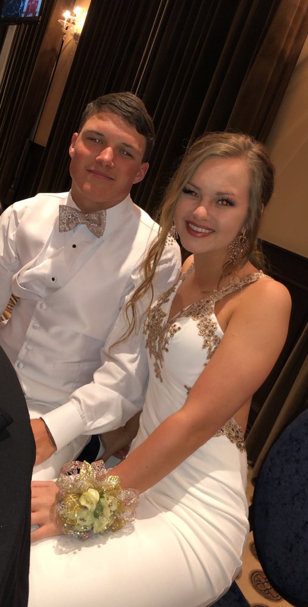 chasi_king's tweet photo. #prom19 https://t.co/iQx9CKQ3Eu