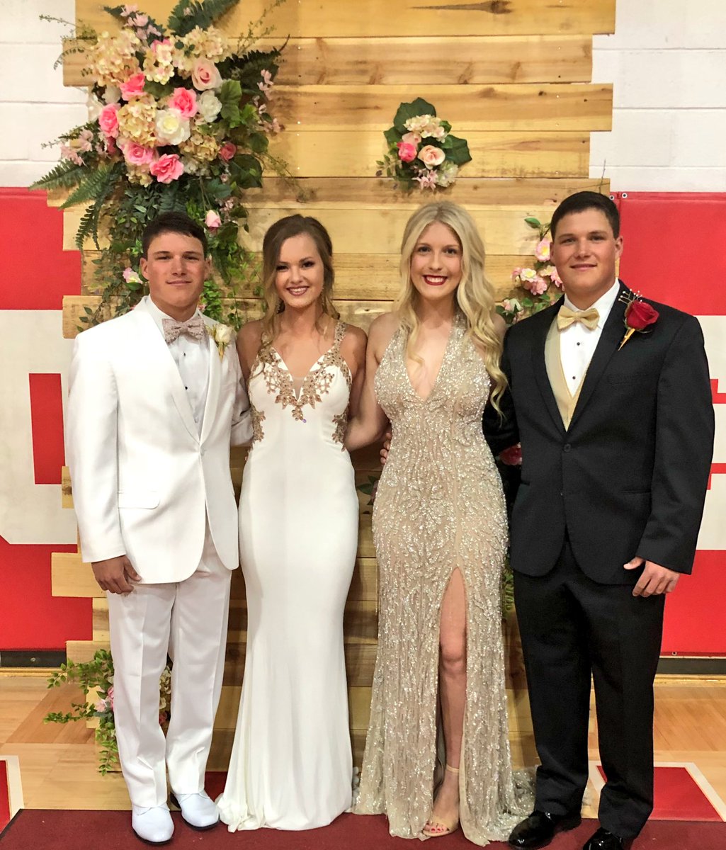 chasi_king's tweet photo. #prom19 https://t.co/iQx9CKQ3Eu