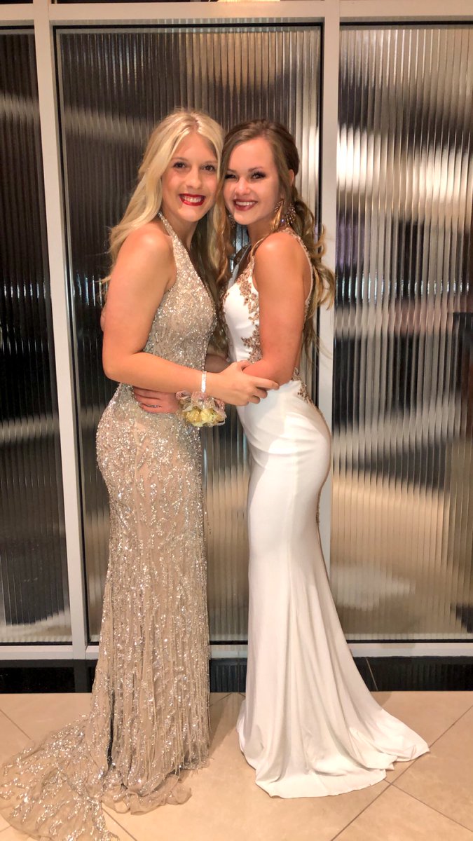 chasi_king's tweet photo. #prom19 https://t.co/iQx9CKQ3Eu