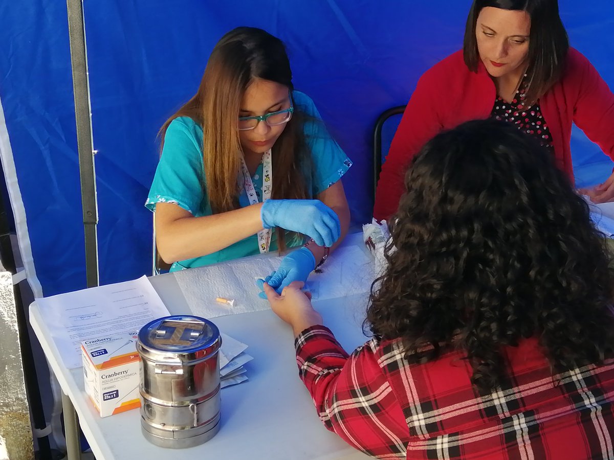UAtacama's tweet photo. [AHORA] Con la entusiasta participación de decenas de estudiantes se lleva a cabo en la Facultad de Ciencias de la Salud de la #UDA  Campaña de Vacunación Sarampión, Paperas y Rubeola, además de Influenza y Test rápido de #VIH #FACSAL @SeremiSalud3 https://t.co/7S4F6nLyfl