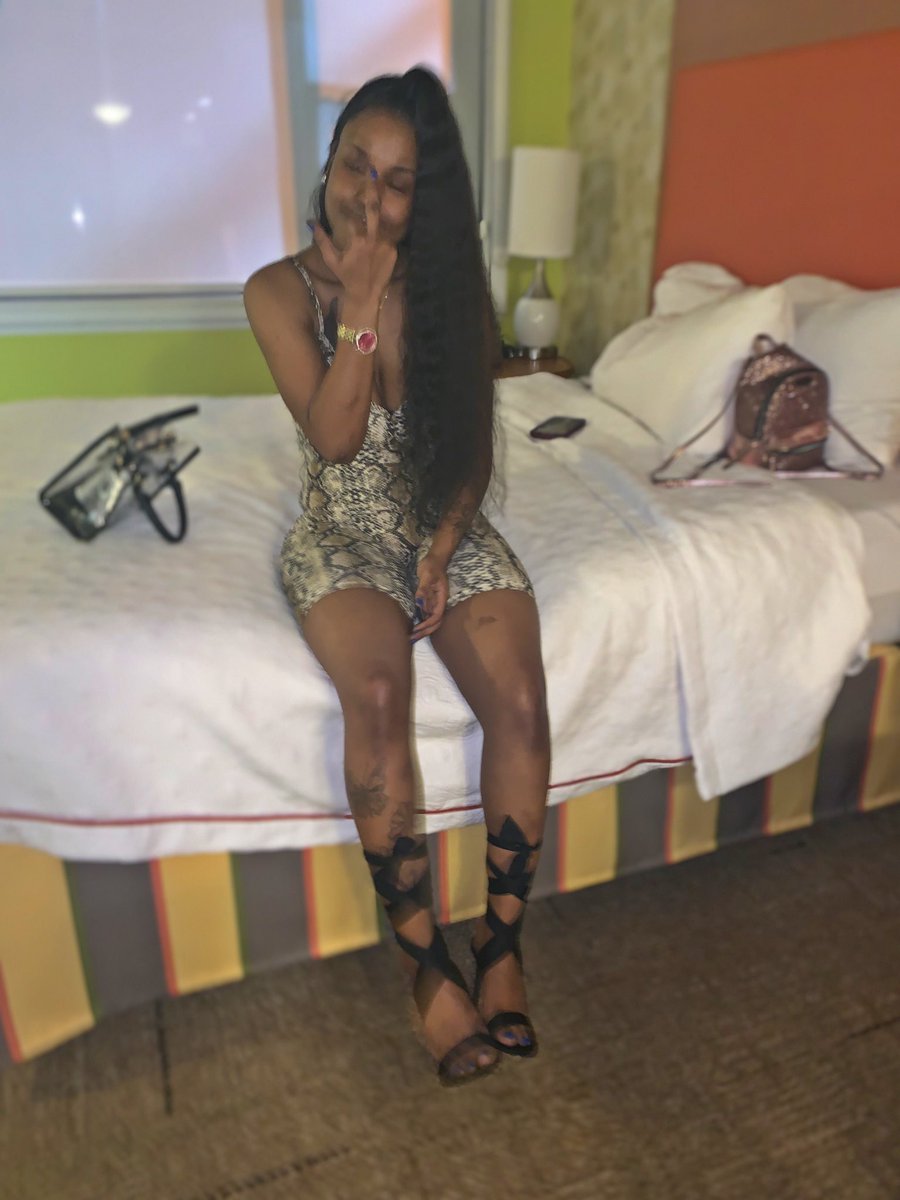 Its_puddoe's tweet photo. Him: take a picture
Me: ...
you bad shordy🥵 how you end up with that lame?🥴 #freefu https://t.co/kwtbGKnqG3