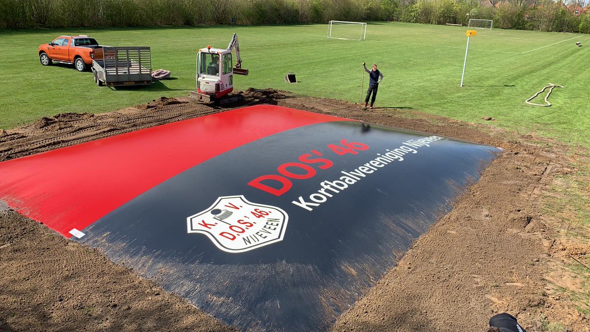 Afgelopen zaterdag is dankzij Tom Knol Dienstverlening, JB-Inflatables B.V. en vrijwilligers de DOS'46 Airmountain geplaatst op de veldaccommodatie. Lees meer hierover op onze website: dos46.nl/airmountain-ge…