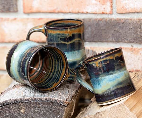 PerthPopUpEvent's tweet image. The talented Chris Lass of Wild Violet Pottery will be bringing her collection of “seconds” to the Eco Market! These are still beautiful and functional items that just didn’t make the first cut. Find something perfectly, imperfect to take home with you on April 17th! 🏺♻️