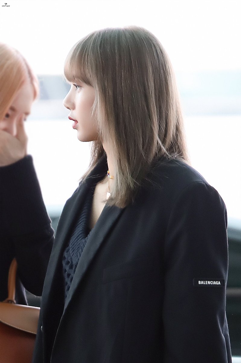 SweetCrush1627's tweet photo. [HQ] 190411 ICN🛫
#BLACKPINK  #블랙핑크  #LISA #리사 https://t.co/oGUtTcV3xU