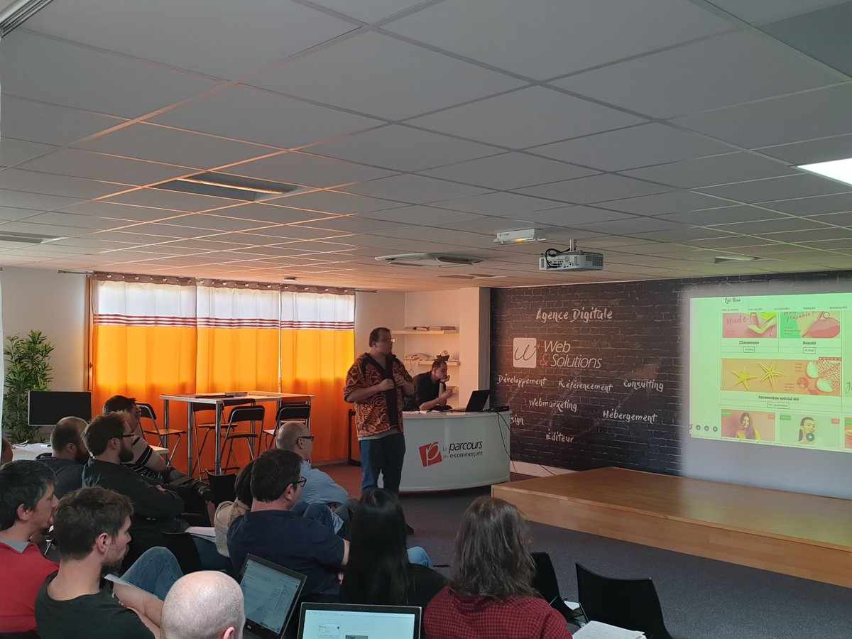 WebetSolutions's tweet image. Ce matin, l&apos;équipe dev nous présentait les nouvelles #fonctionnalites de notre solution #ecommerce OASIS Commerce ! Bravo à eux pour leur travail 👏 💪 #commerce #digital #agenceweb