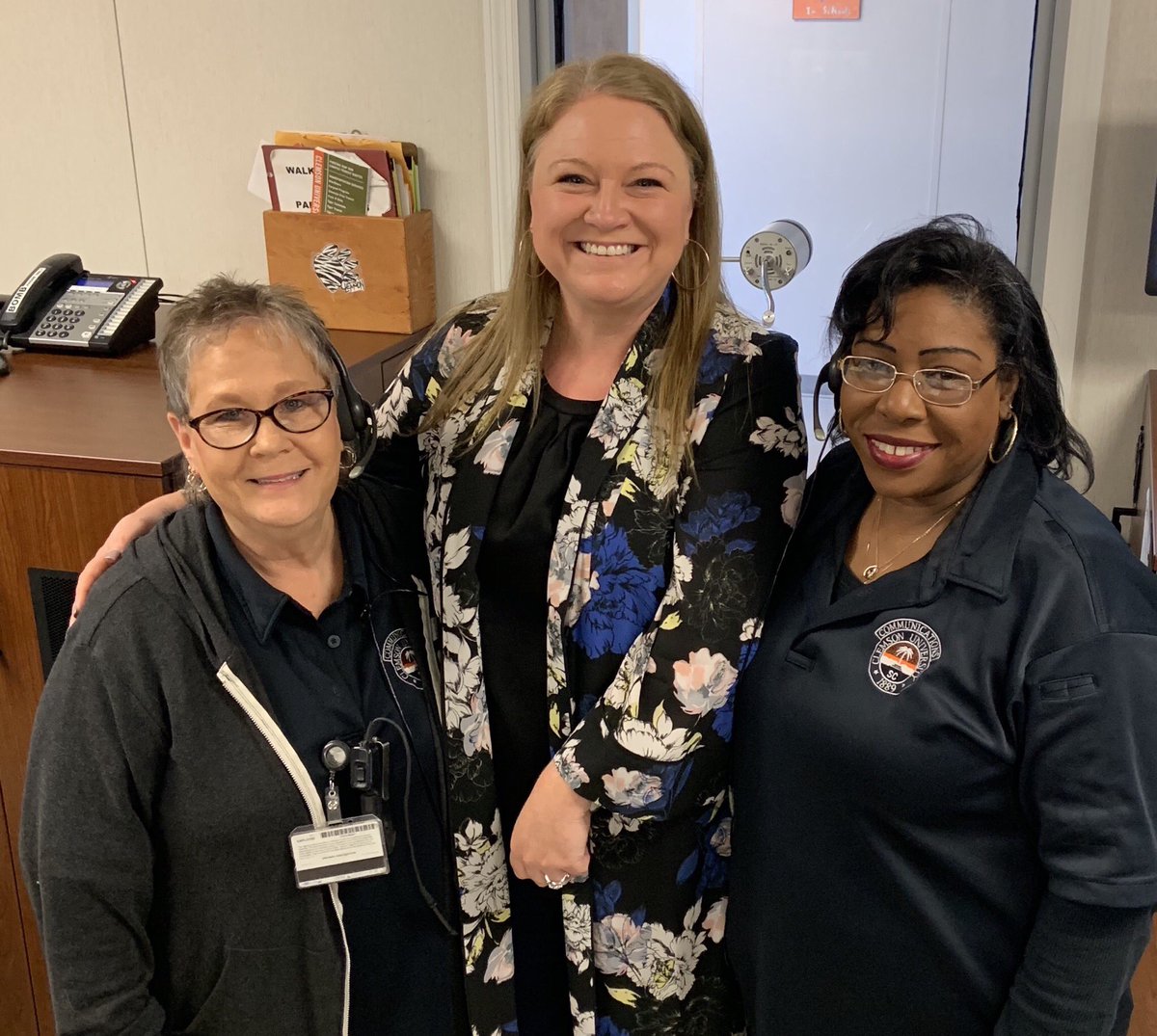 pcE911's tweet photo. Clemson University telecommunicators! Thank you and all of your fellow telecommunicators!! 🖤💛🖤 #NPSTW2019 @PickensCountySC @ClemsonFD @ClemsonUniv @CUEmergencyMgmt https://t.co/5CvT6211P3