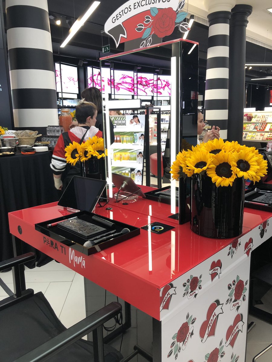 InHouseSC's tweet photo. Hoy, Masterclass en @sephora_spain presentando la nueva máscara de @thekatvond #GoBigOrGoHome #WowSephoraTriangle #SephoraLovesKatVonD https://t.co/K8qfGa8JQK