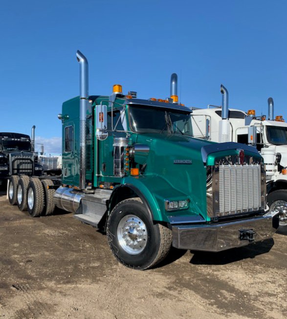 GWKenworth's tweet photo. What's a great way to start your Monday? With a Greatwest Kenworth truck!
#greatwestkenwoth #kenworth #monday #motivationmonday #kw #green #t800 #heavyduty #tridrive #north #grandeprairie #cummins https://t.co/EivPBMCLpd