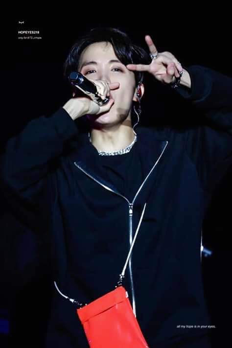 jimintaed's tweet photo. ❥ нe really careѕ aвoυт тнe arмyѕ. нe ιѕ lovaвle aғ. нe alwayѕ do нιѕ вeѕт and alwayѕ ĸeep υpdaтιng υѕ вy тweeтιng aвoυт wнaт'ѕ нappenιng aroυnd нι caυѕe нe doeѕn'т wanт υѕ тo worry. all тнe eғғorтѕ нe ιѕ pυттιng ιѕ wнaт мaĸeѕ нιм ѕo lovaвle and ι'м noт ĸιddιng, нe ιѕ нandѕoмe💜 https://t.co/6O9yp5tjLM