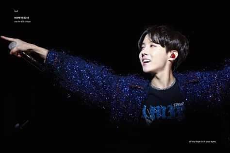 jimintaed's tweet photo. ❥ нe really careѕ aвoυт тнe arмyѕ. нe ιѕ lovaвle aғ. нe alwayѕ do нιѕ вeѕт and alwayѕ ĸeep υpdaтιng υѕ вy тweeтιng aвoυт wнaт'ѕ нappenιng aroυnd нι caυѕe нe doeѕn'т wanт υѕ тo worry. all тнe eғғorтѕ нe ιѕ pυттιng ιѕ wнaт мaĸeѕ нιм ѕo lovaвle and ι'м noт ĸιddιng, нe ιѕ нandѕoмe💜 https://t.co/6O9yp5tjLM