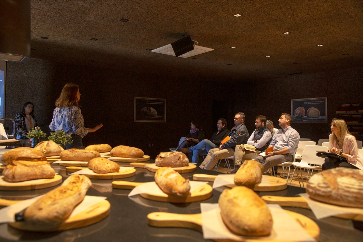 panidor's tweet photo. This week our commercial team from Spain had the opportunity to know more about the global trends of consumption 2019/2020.

#panidor #knowhow #spain #bakery #pastry #training https://t.co/Ql8fCdYnKn