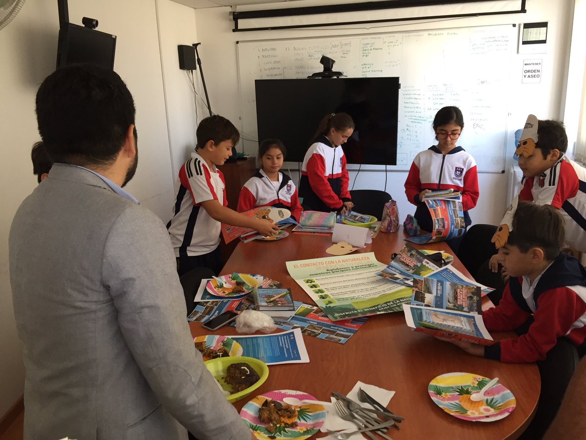 CONAFantof's tweet image. Hoy nos visitaron los chicos del quinto básico del colegio The Antofagasta British School, quienes están desarrollando un interesante proyecto de arborización en su establecimiento. Felicitaciones y a seguir cuidando y protegiendo el medio ambiente 💪 #Antofagasta